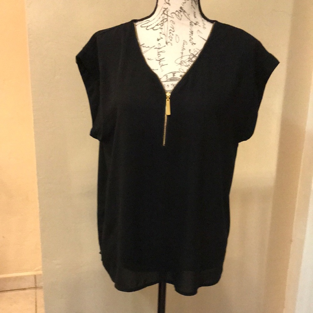 TACERA Women’s Black Top. Size Medium